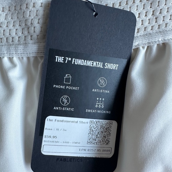 Fabletics 7in Fundamental Shorts, Brand New - Picture 2 of 2